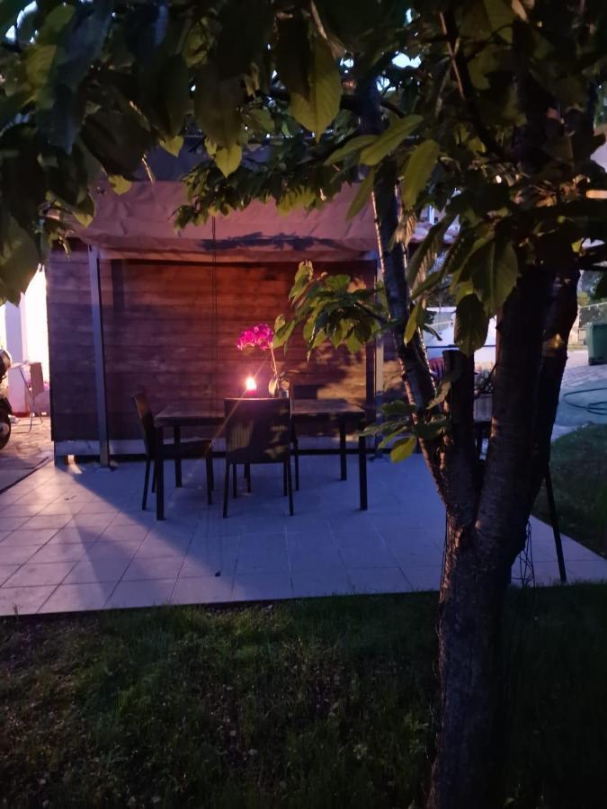 Apartments Poretti For 2,In Center Parking Free In The Yard,6 Min Beach Walk Rovinj Ngoại thất bức ảnh