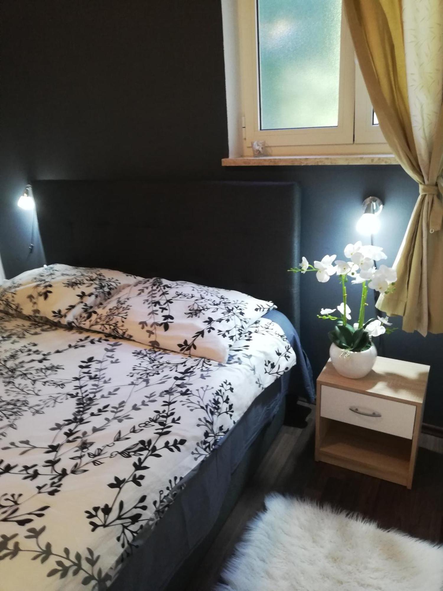 Apartments Poretti For 2,In Center Parking Free In The Yard,6 Min Beach Walk Rovinj Ngoại thất bức ảnh