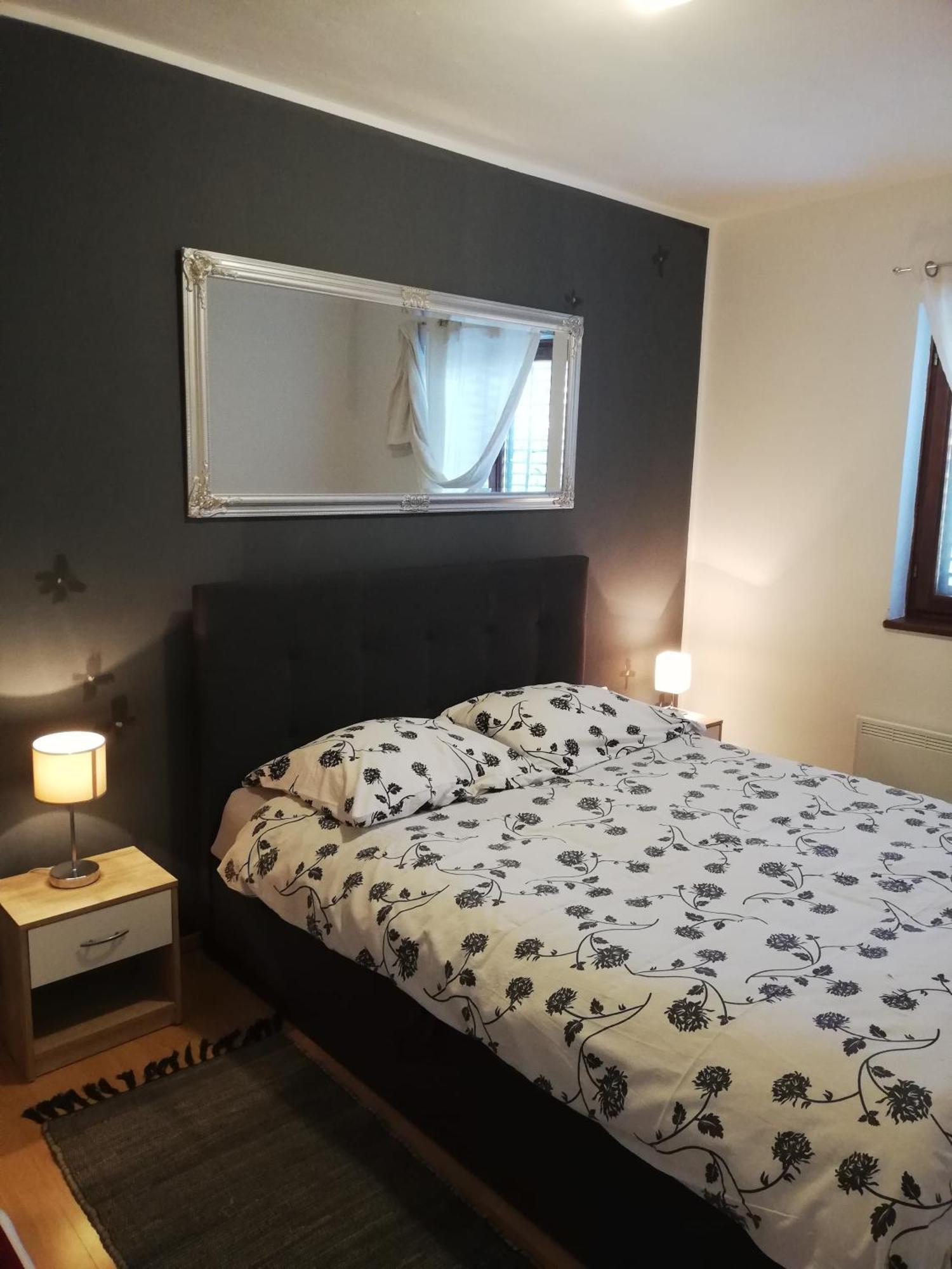 Apartments Poretti For 2,In Center Parking Free In The Yard,6 Min Beach Walk Rovinj Ngoại thất bức ảnh